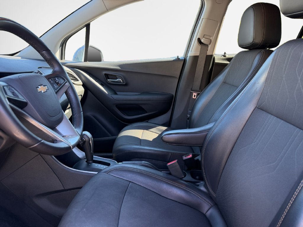 Used 2020 Chevrolet Trax LT w/ LT Convenience Package AWD/4WD image 12