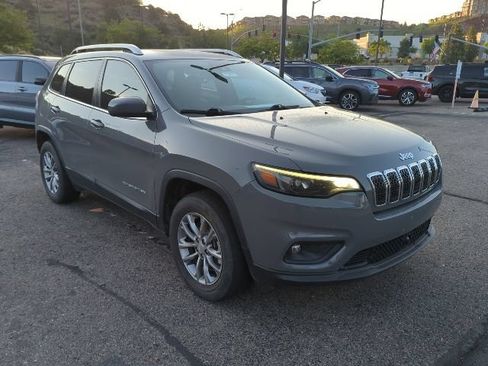 Used 2021 Jeep Cherokee Latitude Lux w/ Comfort/Convenience Group AWD/4WD image 2