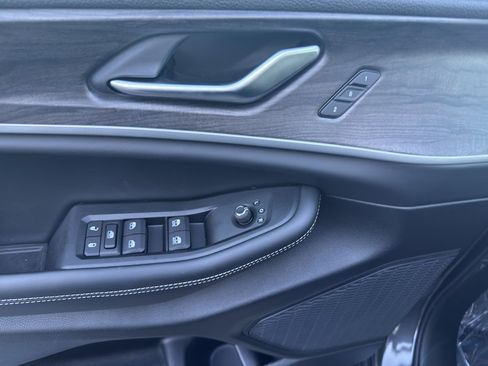 New 2025 Jeep Grand Cherokee Limited w/ Luxury Tech Group II image 5