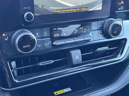 Used 2023 Toyota Highlander XLE image 34