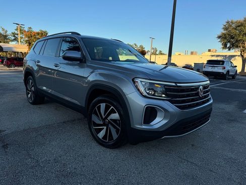 Used 2024 Volkswagen Atlas SE image 11
