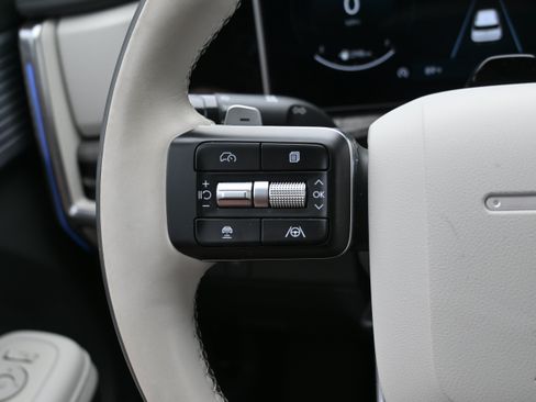 Used 2025 Hyundai Santa Fe Calligraphy FWD image 18