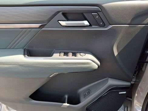 New 2026 GMC Acadia AT4 w/ LPO, Floor Liner Package AWD/4WD image 9
