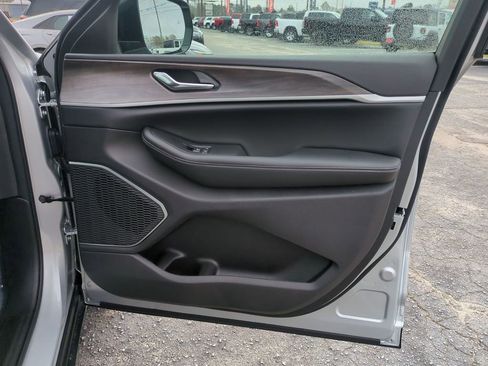New 2026 Jeep Grand Cherokee L Limited w/ Luxury Tech Group II RWD image 30