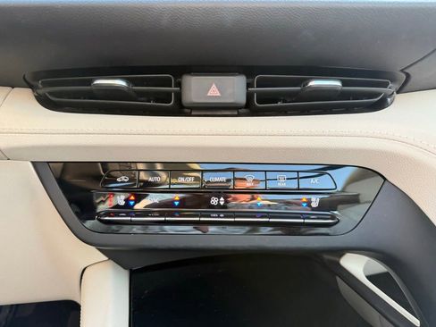 Used 2023 Buick Envision Avenir FWD image 17