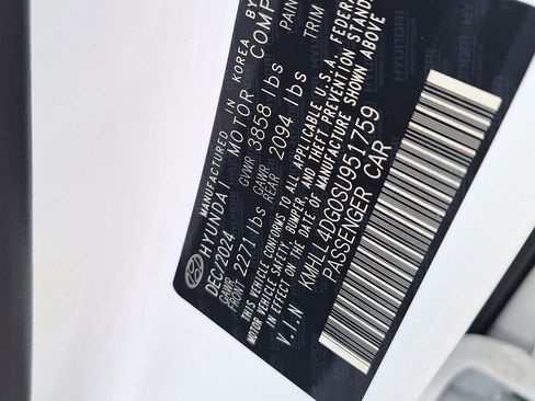 Certified 2025 Hyundai Elantra SE image 27