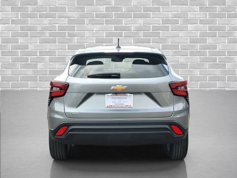 New 2026 Chevrolet Trax LS w/ LS Convenience Package FWD image 5