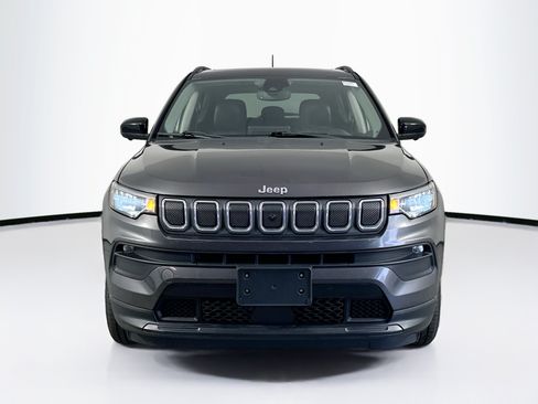 Used 2022 Jeep Compass Latitude w/ Sun and Sound Group AWD/4WD image 2