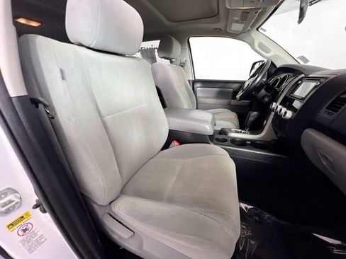 Used 2017 Toyota Sequoia SR5 AWD/4WD image 21