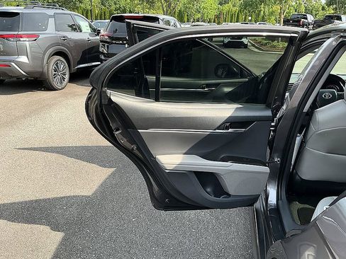 Used 2022 Toyota Camry SE FWD image 22