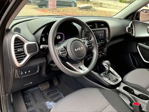 Used 2024 Kia Soul LX w/ Option Group 015 image 16