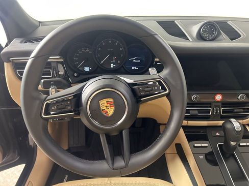 Certified 2025 Porsche Macan image 22