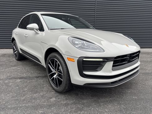 New 2026 Porsche Macan Premium Package Plus image 7