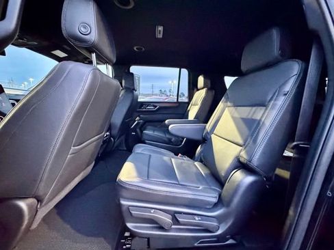 Used 2025 GMC Yukon XL Denali image 35