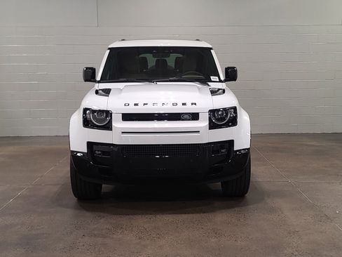 New 2026 Land Rover Defender 130 X-Dynamic SE image 9