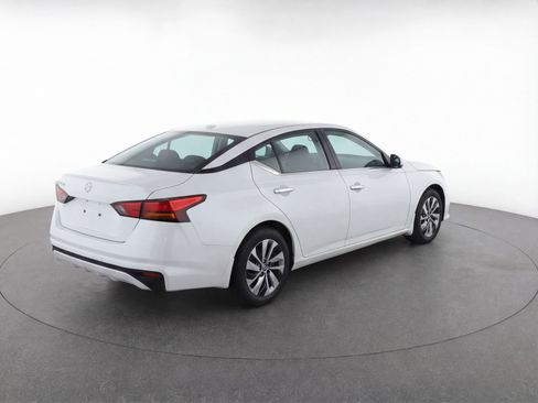 Used 2023 Nissan Altima 2.5 S FWD image 9