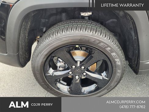 New 2025 Jeep Grand Cherokee Altitude image 11