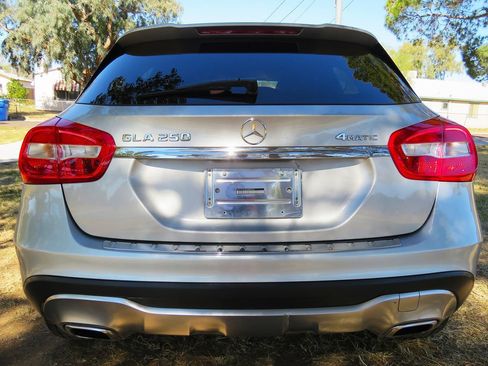 Used 2018 Mercedes-Benz GLA 250 4MATIC w/ Premium Package image 6