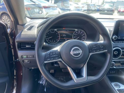 Used 2025 Nissan Sentra SV FWD image 28