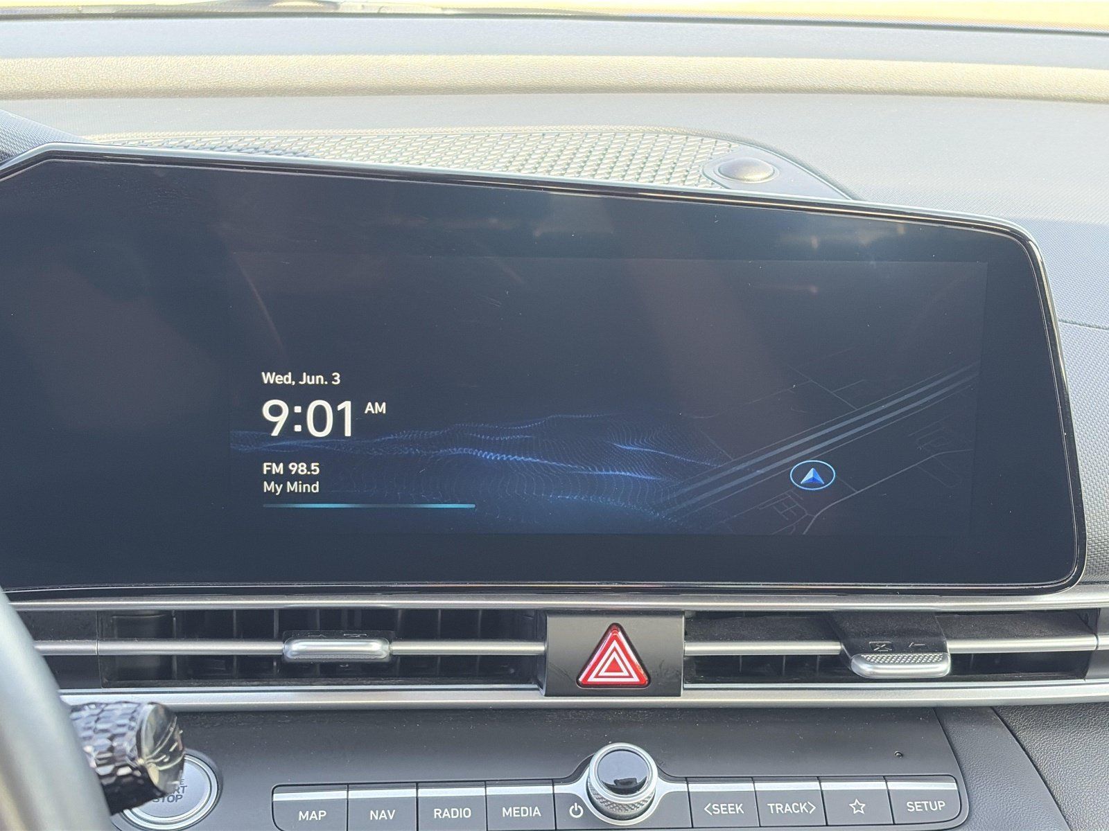 Certified 2025 Hyundai Elantra Limited FWD image 19