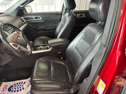 Used 2014 Ford Explorer XLT w/ Equipment Group 202A AWD/4WD image 8