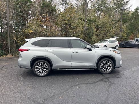 Used 2022 Toyota Highlander Platinum image 21