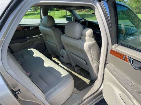 Used 2003 Cadillac De Ville w/ Comfort & Convenience Package FWD image 84
