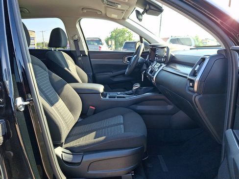 Used 2023 Kia Sorento LX FWD image 13