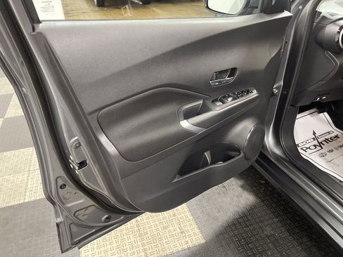 Used 2022 Nissan Kicks SV image 10