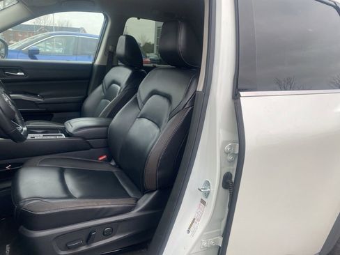 Used 2023 Nissan Pathfinder SL image 12