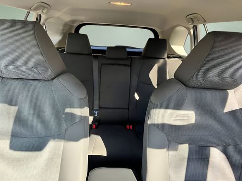 Used 2021 Toyota RAV4 LE image 17