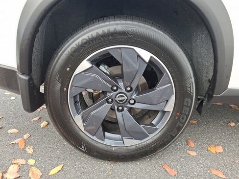 Certified 2025 Nissan Rogue SV image 8