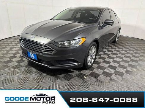 Certified 2017 Ford Fusion SE FWD image 4