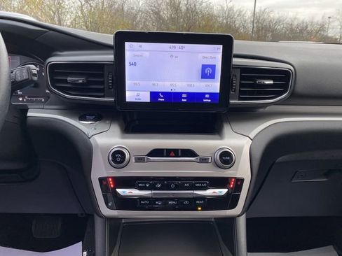 Certified 2022 Ford Explorer XLT w/ Equipment Group 202A image 8