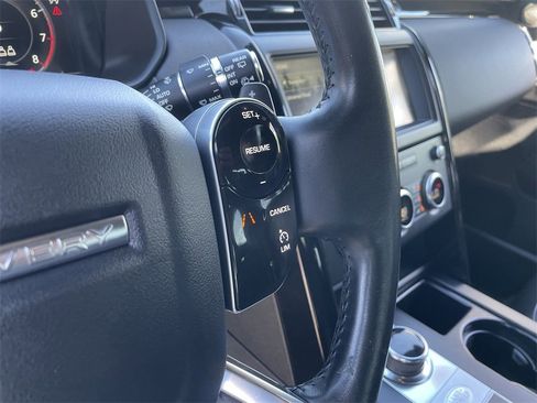 Used 2019 Land Rover Discovery SE image 22