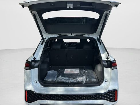 New 2026 Volkswagen Tiguan SE R-Line FWD image 25
