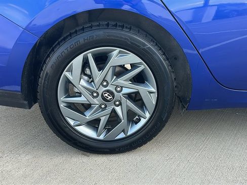 Used 2024 Hyundai Elantra SEL FWD image 16