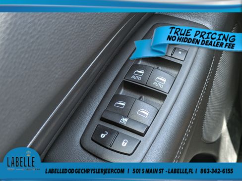 Used 2024 Dodge Durango SXT AWD/4WD image 19