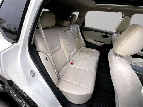 Used 2021 Nissan Rogue SV w/ Premium Package image 25