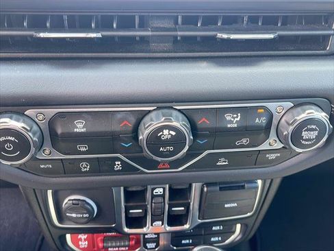 Certified 2025 Jeep Wrangler Unlimited Rubicon AWD/4WD image 27