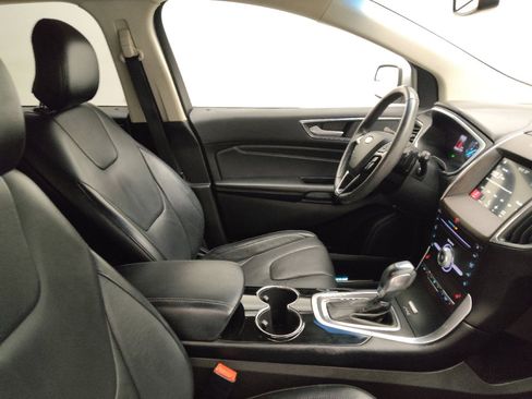 Used 2018 Ford Edge Titanium w/ Technology Package FWD image 21