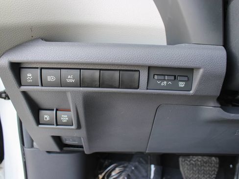 Used 2024 Toyota Sienna Limited FWD image 42