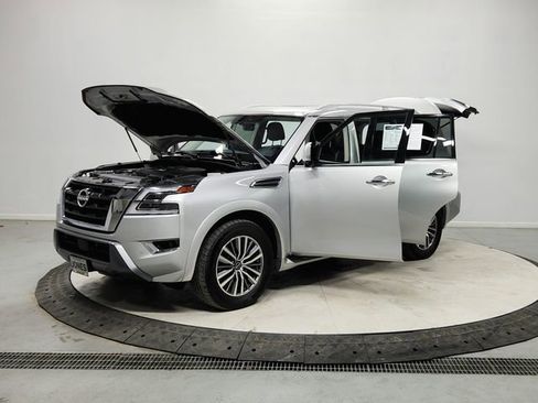 Used 2024 Nissan Armada SL image 11