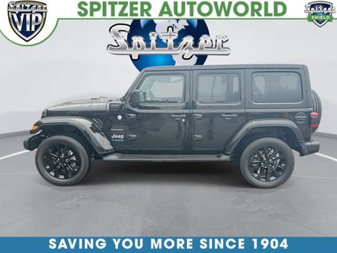 Used 2022 Jeep Wrangler Unlimited Sahara AWD/4WD image 6