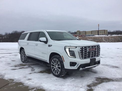 Used 2025 GMC Yukon XL Denali image 1
