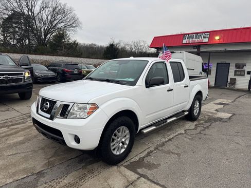 Used 2018 Nissan Frontier SV image 1