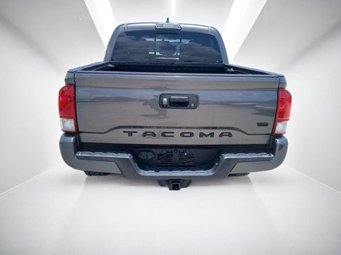 Used 2017 Toyota Tacoma TRD Sport w/ Tow Package RWD image 6