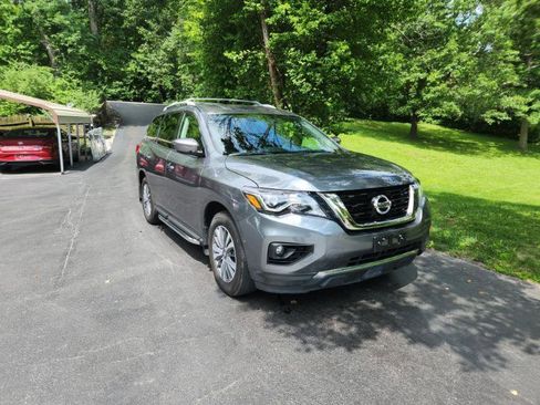 Used 2020 Nissan Pathfinder SV AWD/4WD image 2