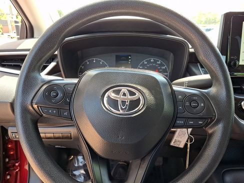 Used 2025 Toyota Corolla LE FWD image 21