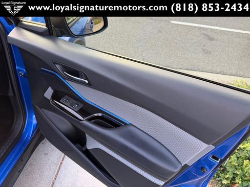 Used 2019 Toyota C-HR XLE image 33